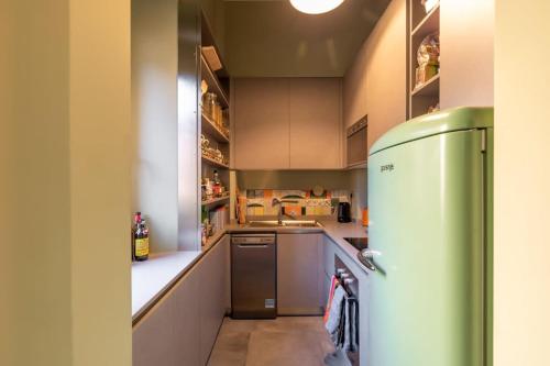 Campo De Fiori Stylish Apartment - image 11