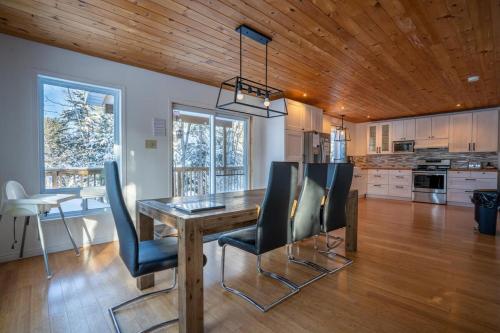 Lake front in the woods Newly furnished in Сен-Дідас
