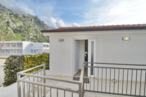 Apartment with Terrace image 10