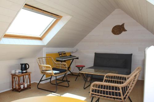 Chambre d'hôte, avec espace vue sur mer, à 400 m du port au 2ème et 3ème étage d'une maison typique de Saint Vaast La Hougue chambre d'hôte Saint-Vaast-la-Hougue