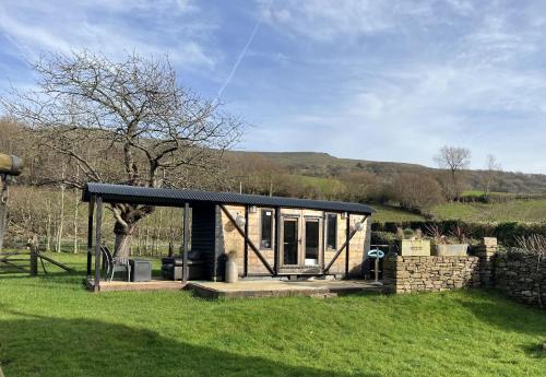 1 Bed converted Railway Wagon near Crickhowell