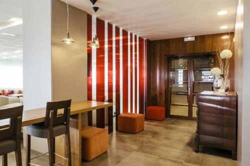 Pub/Lounge, Montecarlo Hotel & Spa in Roses