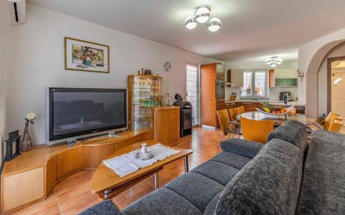 Ruang bersama/area TV, Ferienhaus Posesi in Liznjan