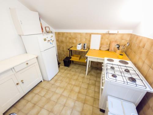 kuhinja, Apartma Florent in Kal-Koritnica