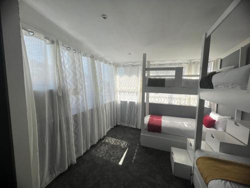 M&B Backpackers - image 5