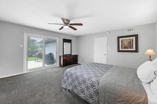 New/Coastal Retreat Sleeps 8 in La Marque, USA