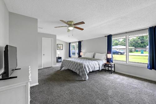 New/Coastal Retreat Sleeps 8 in La Marque, USA