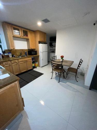 Room with Private Bathroom/No closet in Boca Raton, USA