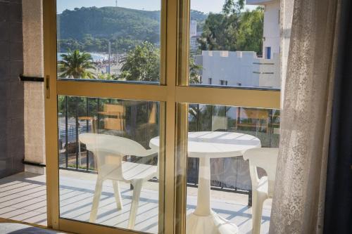 Twin Room with Sea View image 10