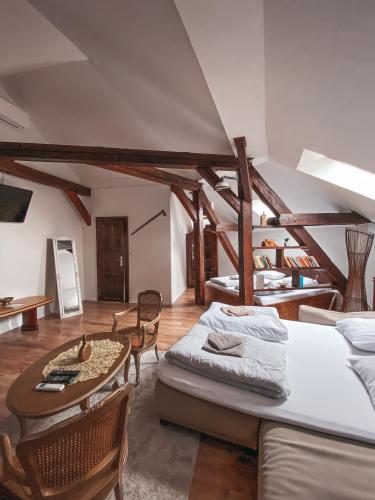 Cama, Blue Lotus Apartments in Bratislava I