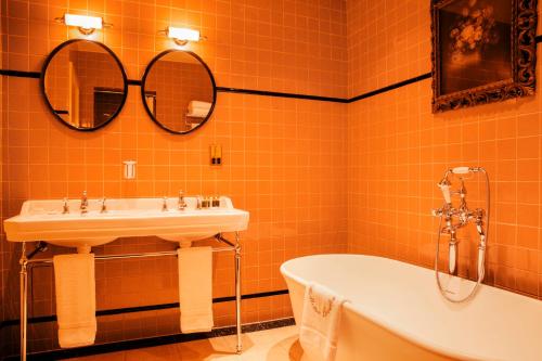 room detail thumbnail 2