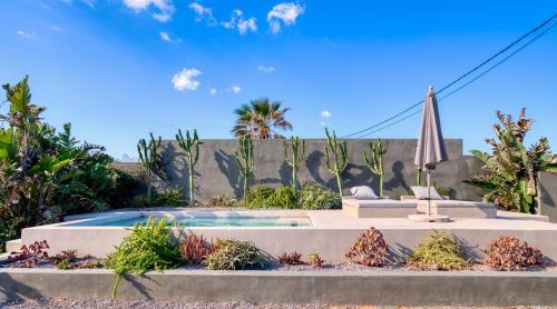 גינה, Einzigartige Villa in Paros mit Jacuzzi und Strandzugang in מולוס פראו