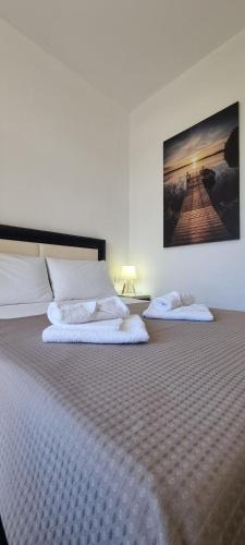 Double Room with Balcony image 10