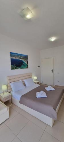 Double Room image 10