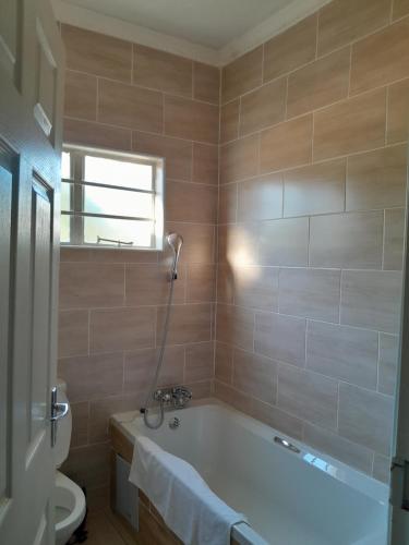 ห้องน้ำ, Ramatie Guest Palace in คาซาเน