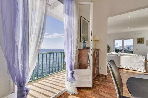 First line 4 bed Villa with Sea views