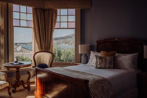 Classic Queen Room with Water Views