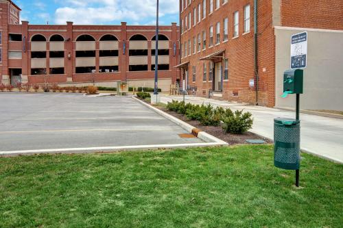 Hilton Garden Inn Terre Haute - image 2