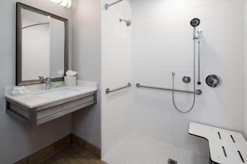 Hilton Garden Inn Roseville - image 13