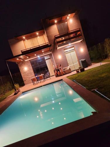 Linda Casa de Campo con piscina Asia Pet Friendly