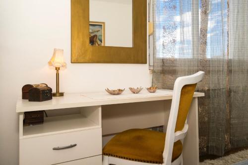 Two-Bedroom Apartment with Balcony and Sea View image 10
