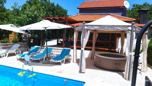 Family friendly house with a swimming pool Imotski, Zagora - 22880 in Donji Vinjani
