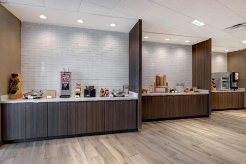 Fairfield Inn & Suites by Marriott Colorado Springs East - image 11