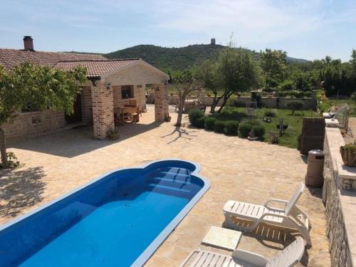 Ferienhaus mit Privatpool für 8 Personen ca 100 qm in Budak, Dalmatien Norddalmatien