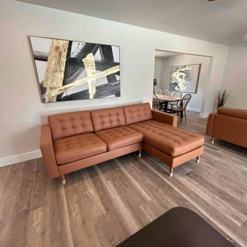 Home in the City: 4BR Fresno Retreat w POOL, Fresno (fotografie 6)