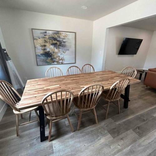 Home in the City: 4BR Fresno Retreat w POOL, Fresno (fotografie 7)
