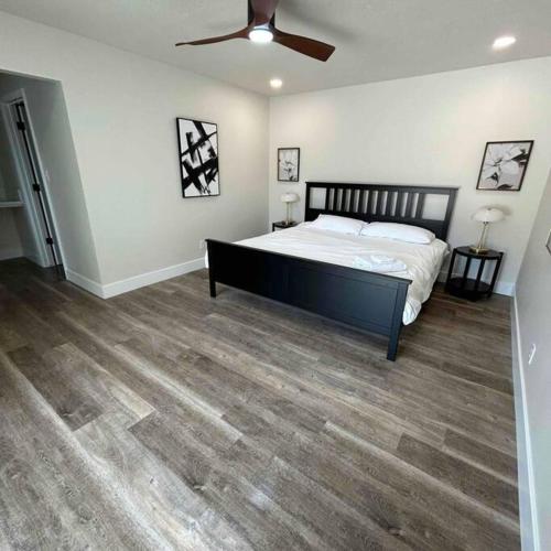 Home in the City: 4BR Fresno Retreat w POOL, Fresno (fotografie 8)