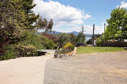 Jindabyne Peaceful Lakeside Escape