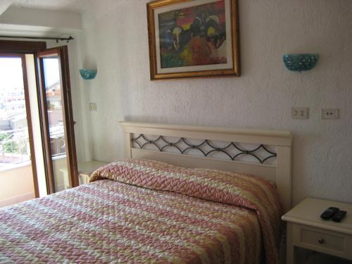 1 queen bed, 1 twin bed