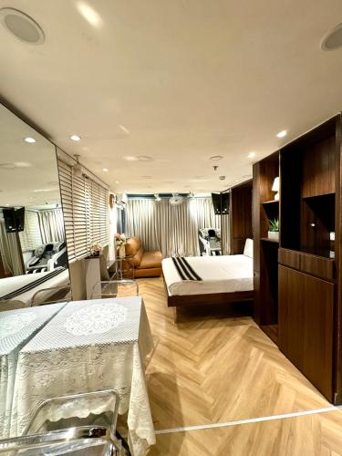 Toi's Travel Home Central – Ho Chi Minh City