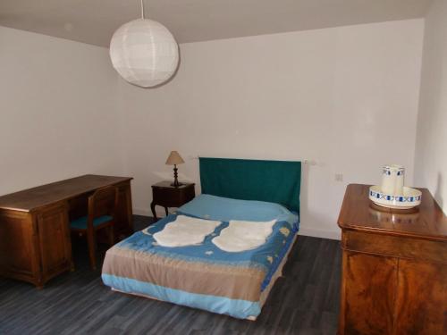 2 bedrooms, 5 beds