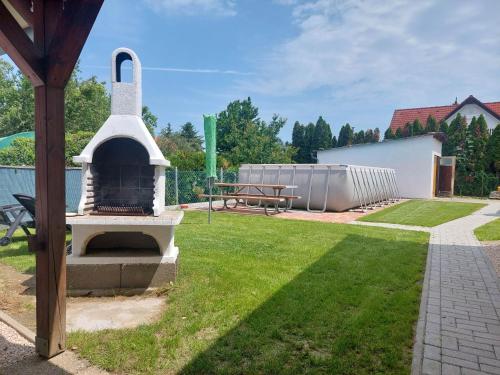 schönes Ferienhaus mit grossem Pool 1200 m zum Balaton (schones Ferienhaus mit grossem Pool 1200 m zum Balaton) in บาลาตองเบเรนี