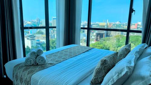 Cosy home in heart of Colombo at Capitol Twinpeaks.