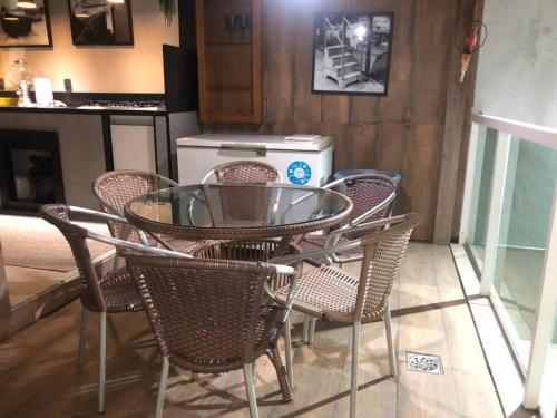 Casa com piscina área gourmet Enseada Azul