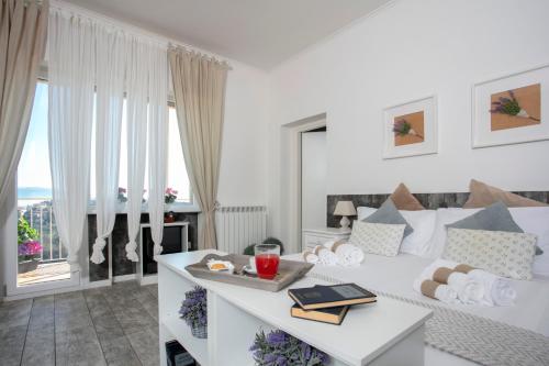 Double Room image 9