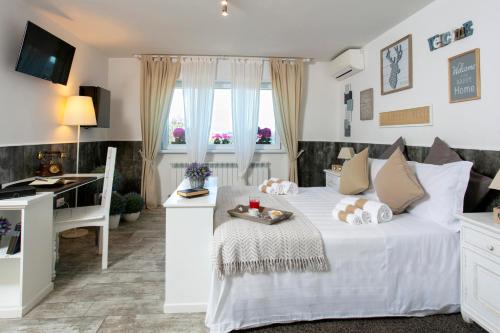Double Room image 5