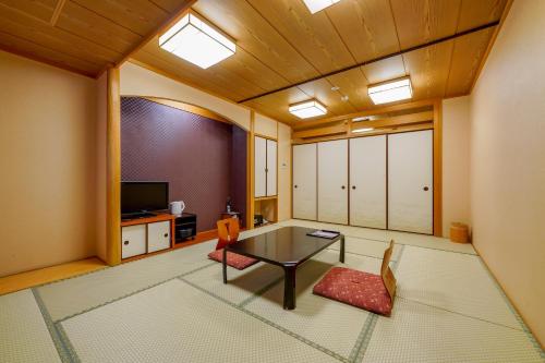Superior Family Room image 4