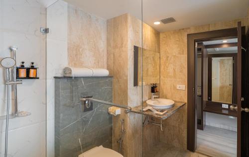 Superior King Room image 2