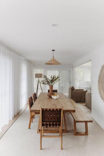 Fingal Bay family retreat, The Pines in Fingal Bay