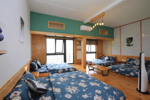 room detail thumbnail 0