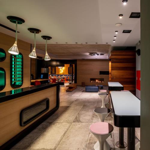 ห้องอาหาร, เอสเซนส์ ลีฟวิง เอ็กซ์คลูซีฟ (Essence Living Exclusive) in อิโออันนินา