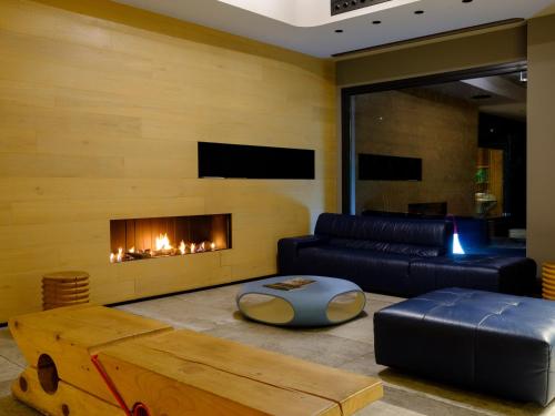 ห้องส่วนกลางสำหรับนั่งเล่น/ดูทีวี, เอสเซนส์ ลีฟวิง เอ็กซ์คลูซีฟ (Essence Living Exclusive) in อิโออันนินา