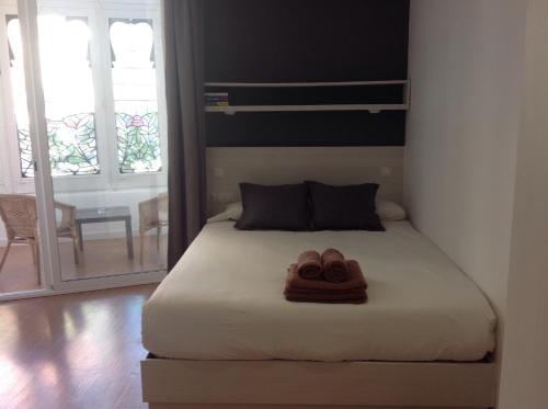 Hostalin Barcelona Diputacion Room Type - Large Double Room