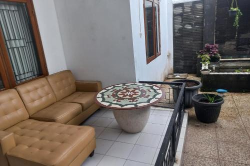 OYO 93820 Salma Homestay Syariah