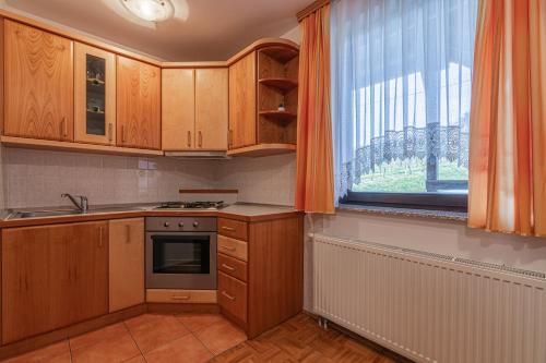 кухня, Tourist Farm Škrbina Apartments (Tourist Farm Skrbina Apartments) in Смаржеське Топліце