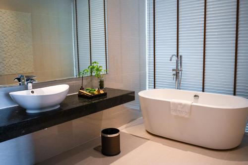 The Waterfront Hotel Kuching photo 3